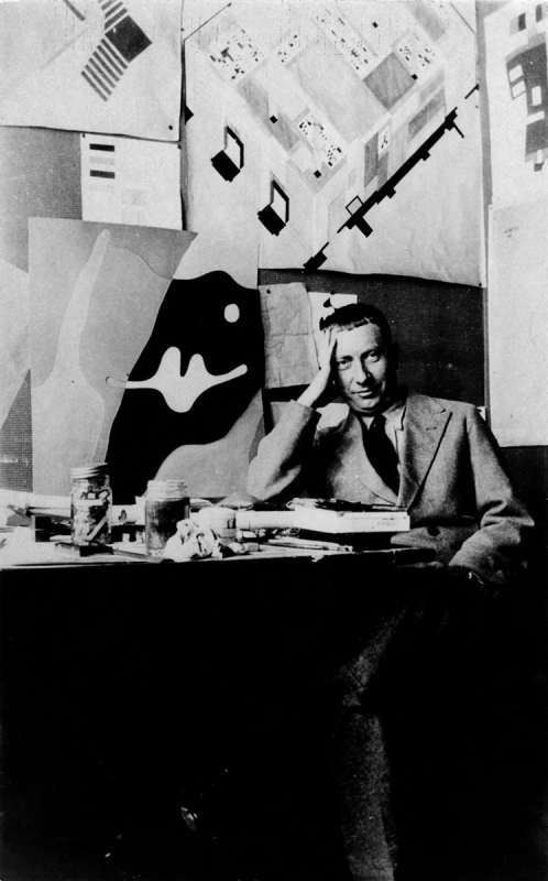 Jean Arp nell'atelier dell'Aubette, Strasburgo, 1927 ca.