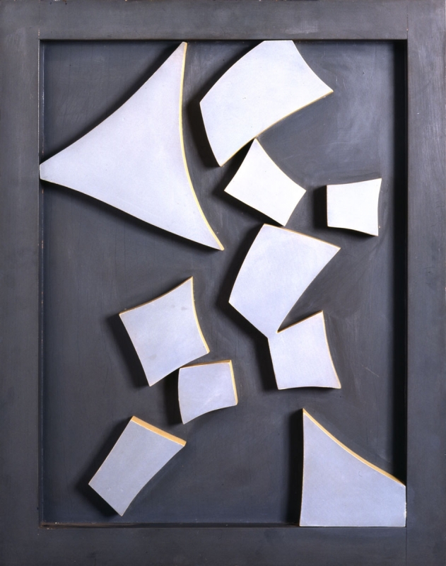 Jean Arp, Forme elementari, legno dipinto, 1947